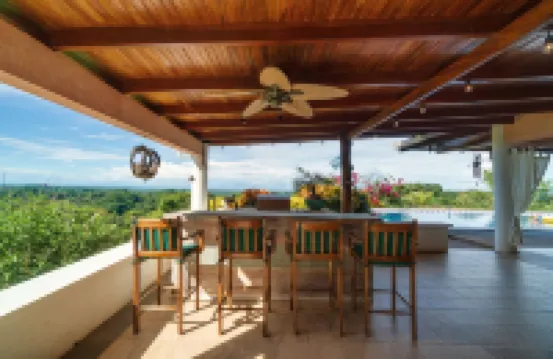 Exclusive 5 Bedroom Rainforest Retreat, Ocean/ Mountain View’s /sleeps 12