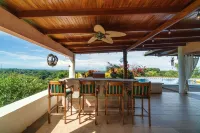 Exclusive 5 Bedroom Rainforest Retreat, Ocean/ Mountain View’s /sleeps 12