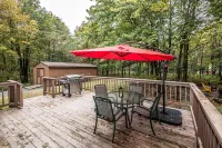 Robin's Nest ~ Hot tub ~ Firepit ~Kids Indoor Treehouse ~Gameroom ~Close to Ski