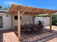 2 miles to beach 2 miles to downtown 3bd2bth house Heated SALT Pool,fenced yard. 선-N-펀 라군 주변 호텔