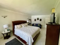 Luxury Beachfront Apartment – Perfect for Families! Hotels in 