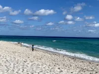 Luxurious large Direct Ocean Front Penthouse Beach access&Free parking-Remodeled