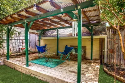 Cultural district bungalow steps from Dickies arena Hotels in Fort Worth Cultural District