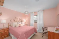 Pink Flamingo Island Oasis