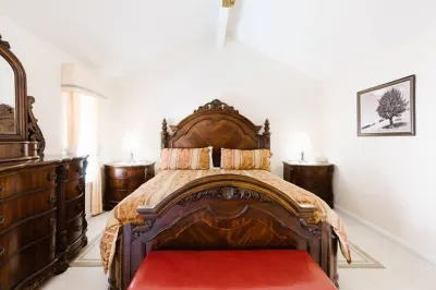 Grand Executive Luxury Home Hotels near Seabreeze Park