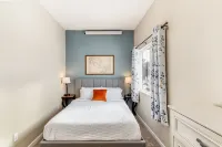 Beautiful 2-Bedroom Park View