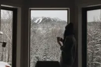 5BD Scani Chic! Mountain View! 6 mins to Skiing!