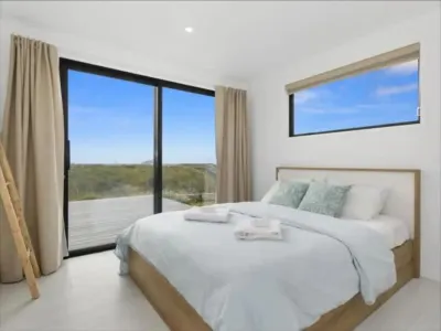 BEACHFRONT holiday home with stunning views& modern comforts -1h35 from Auckland Hotels near Bream Bay Superette