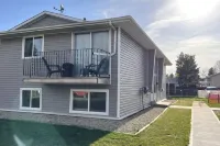Lovely 2 Bedroom apartment Hotels in Camrose