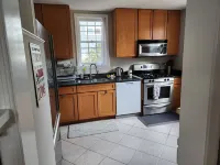 Cozy, Pet Friendly Cottage - Old Towne Alexandria! Hotels in Belle Haven