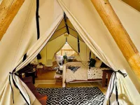 “Sunshine” Glamping, Private Bath + Hot Tub