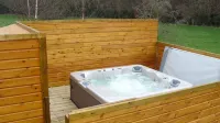 Comfortable cottage with spa in Mont St Michel Bay