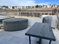 3BR 10 Guest with Pvt. Jacuzzi 2 pools Gated Comm. Security 24-7 AC