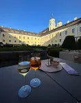 Live like a king - maisonette apartment in a castle hotel