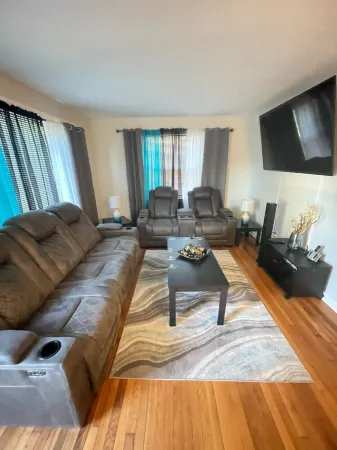 Cozy 4 bed 2 bath house located less than 4 minutes from the Richmond Airport.