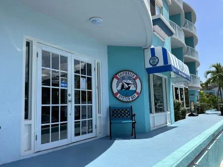 The Lighthouse, Unit 2C, Oyster Bay, St. Maarten Отели рядом с достопримечательностью «Dawn Beach»