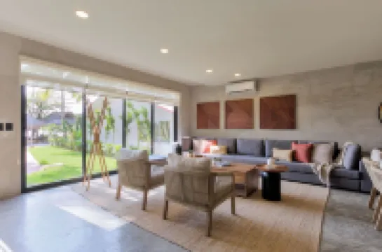 Lake View Villa: Private Pool, Rooftop Terrace, AC, Daily Housekeeping Included!