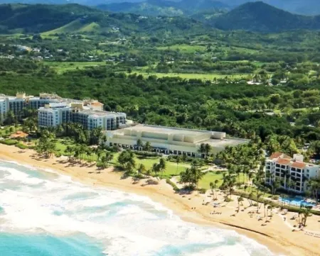 NEW Luxurious Golf & Tennis Villa located in RIO MAR BEACH RESORT Отели в г. Мамейес II