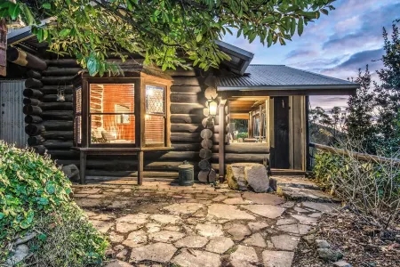 Romantic Retreat in the Dandenong Mountains with amazing city views