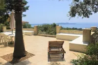 Superb villa with exceptional sea view pool