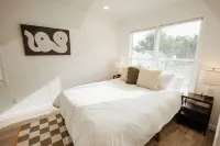 2 Full Units Quiet Culdesac w/ Private Pickleball - Sleeps 10