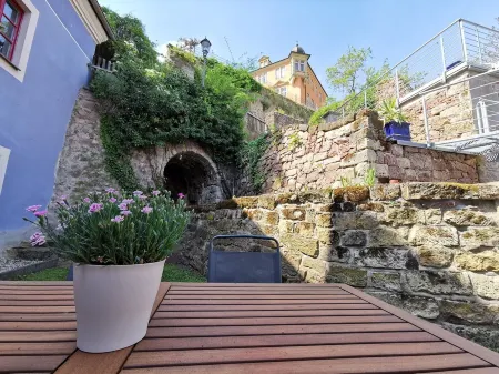 Fynbos Studio DG in the old town, view of Frauenkirchen, parking lot Отели в г. Мейсен