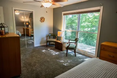 Pet Friendly Centrally Located Relaxing Bungalow with Deck Spaces + Fireplace! Hotels near Sliding Rock