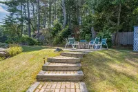 Lovely 1br Condo with indoor outdoor pool walkable to Perkins Cove and town!