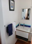Character cottage. Walking distance to mountain and town. Private with spa.