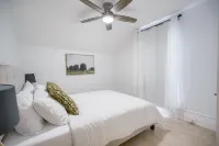 Modern Niagara-area Spa-like Home Hotels near Brock University