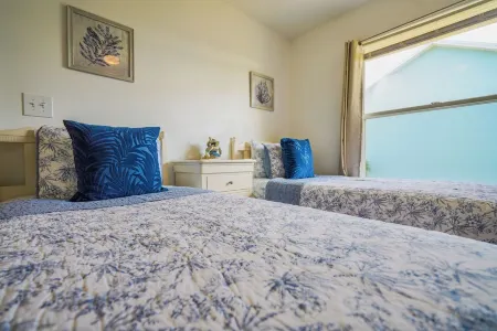 Come Home to Paradise….Screened in pool with covered lanai and hot tub Отели в г. Себастиан