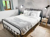 Riverfront Unit. Minutes to Storyland, N Conway and Hiking Trails.