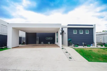 House close to the beach, adventure parks and authentic Puerto Rican restaurants