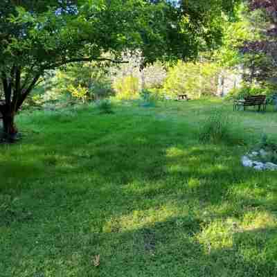 Waterfront 5 bedroom unit in house on Hotel Lake, Garden Bay B.C. Hotel Exterior