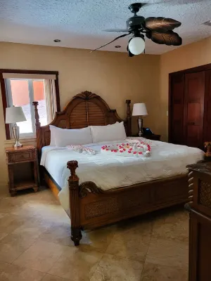 Infinity Bay, Low Season Dates Sale! Ground Floor, Beautiful Pool Front Condo Hotels in 