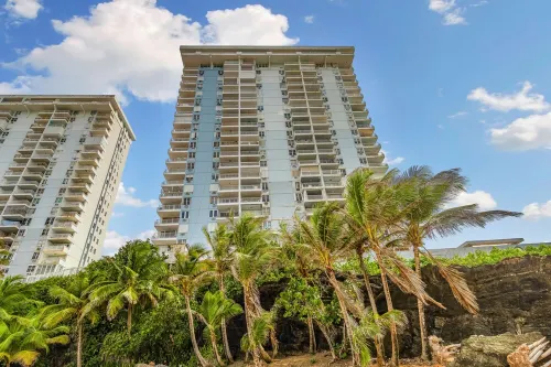 PENTHOUSE with Stunning Ocean Views