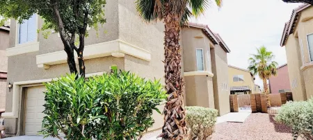 Relaxing Vegas Home Away From Strip Отели рядом с достопримечательностью «Парк Кларк Уэтлендс»