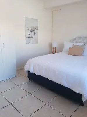 Cosy rainbow bay unit 100m from the beach