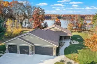 Brand New 2021 4 BR + den Lake House minutes to world class golf.