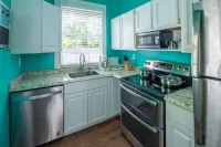 Heart of Downtown Key West Cottage With Off-Street Parking