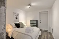 Spectacular, Lunch with the Chateau Frontenac! Air-conditioned Free parking!