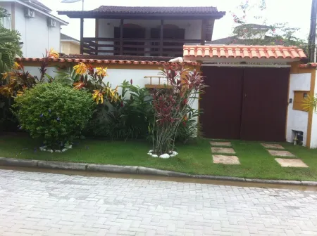 COMFORTABLE AND EQUIPPED HOUSE NEAR THE CENTER AND THE BEACH - 4 BEDROOMS (2 SUITES)