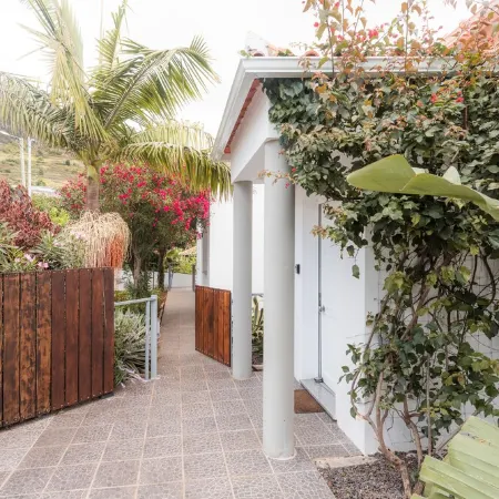 Casa Oliva-Panorama: Large designer apartment, fantastic views, heated pool