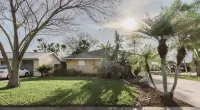 Cozy 3/2 Home with Comfy Beds & Ample Parking - Your Perfect Getaway