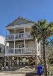 Feels like home! This spacious & cozy beach house is a short walk to the beach! - Uima-altaat