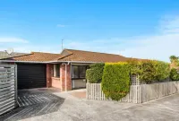 Suits Us Taupo Central – Modern Comfort Minutes from Lake & Local Attractions 달분화구 지열지대 주변 호텔