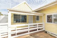 Cosy & historical one-bedder - perfect to explore Castlemaine & the Goldfields Hotels near The Left Bank Gallery