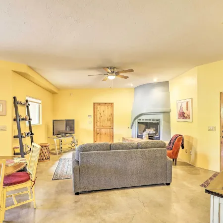 Tucson Home w/ Patio - Near Outdoor Adventure
