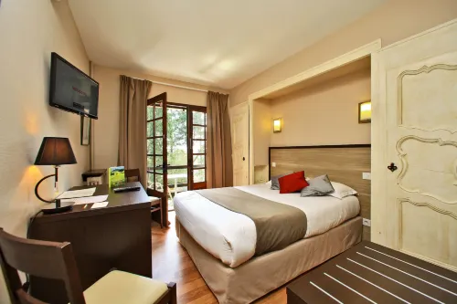 Logis Hôtel la Chaumière Hotels in Saint-Laurent-sur-Sevre