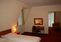 Hotel-Restaurant Marienhof - Pools